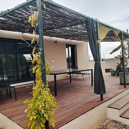 Plain-pied Avec Belle Terrasse Ensoleillee *